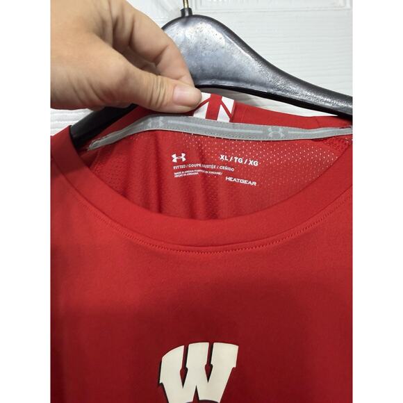 Men’s Under Armour Wisconsin Badgers T-Shirt Heatgear- Size XL - Picture 4 of 7
